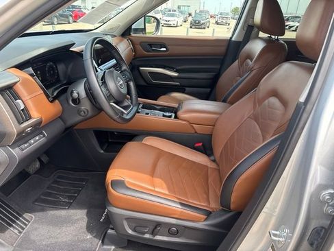 Used 2023 Nissan Pathfinder Platinum w/ Cargo Package AWD/4WD image 16
