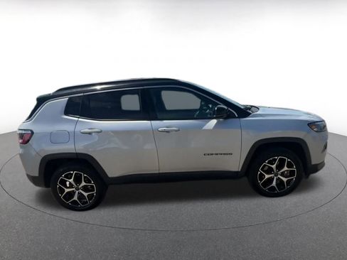 Used 2025 Jeep Compass Limited image 16