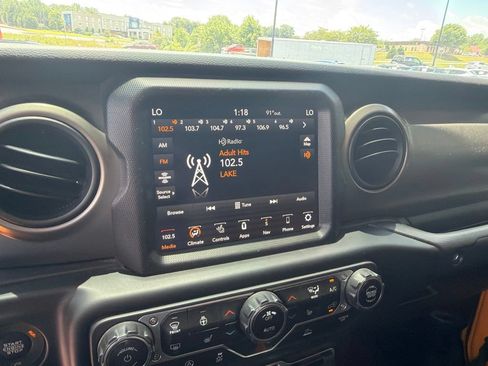 Used 2021 Jeep Gladiator Sport AWD/4WD image 16
