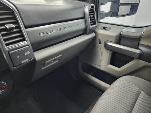 Used 2022 Ford F250 XLT w/ XLT Premium Package image 12