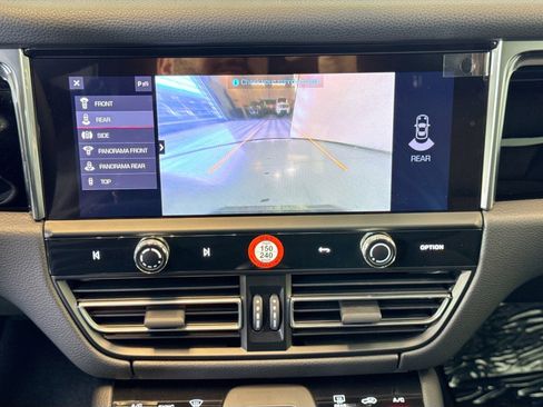 Certified 2025 Porsche Macan image 16