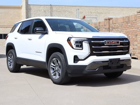 Used 2026 GMC Terrain Elevation FWD image 2