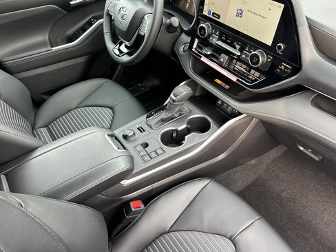 New 2026 Toyota Highlander XSE image 15