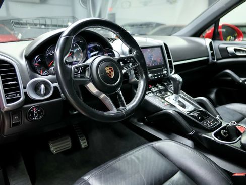 Used 2018 Porsche Cayenne S image 22