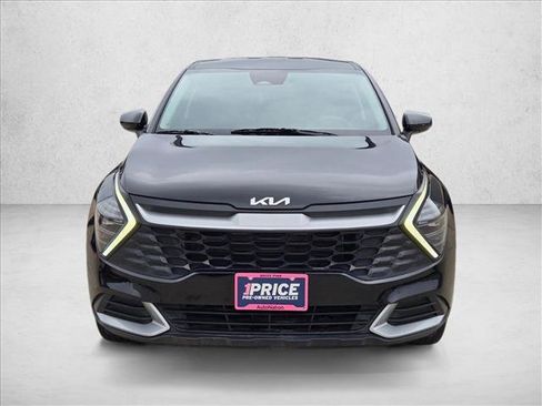 Used 2025 Kia Sportage LX FWD image 2