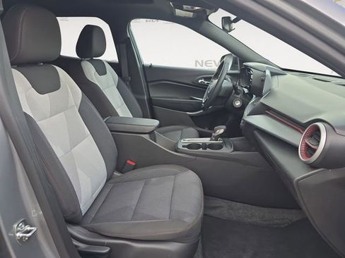 Used 2025 Chevrolet Trax RS w/ Sunroof Package FWD image 15