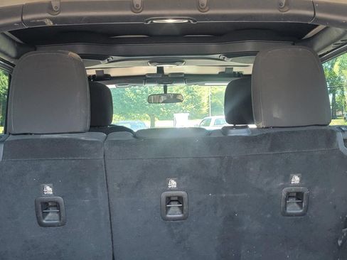Used 2018 Jeep Wrangler Unlimited Sahara AWD/4WD image 12