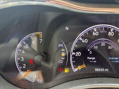 Used 2017 Jeep Grand Cherokee Limited AWD/4WD image 10