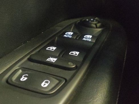 Used 2021 Jeep Compass Latitude FWD image 27