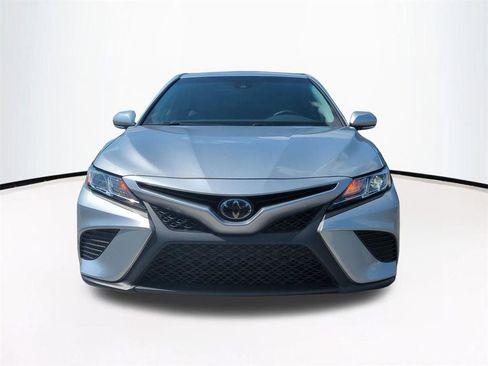 Used 2019 Toyota Camry SE w/ Convenience Package FWD image 3
