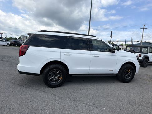 Used 2025 Ford Expedition Tremor AWD/4WD image 3