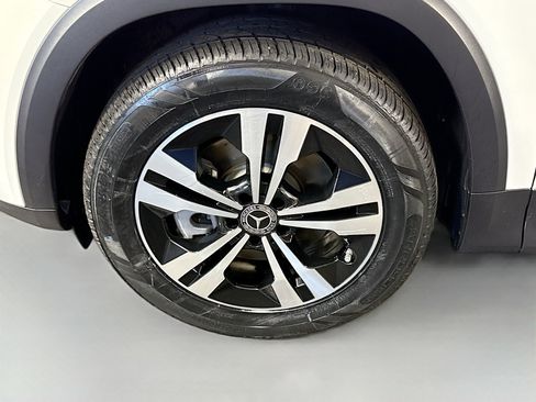 Used 2025 Mercedes-Benz GLB 250 image 38