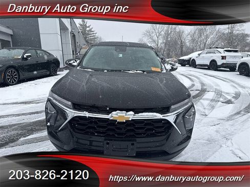 Used 2025 Chevrolet Trax LS w/ LS Convenience Package image 2