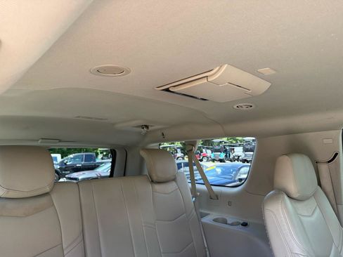 Used 2017 Cadillac Escalade ESV Premium Luxury AWD/4WD image 24