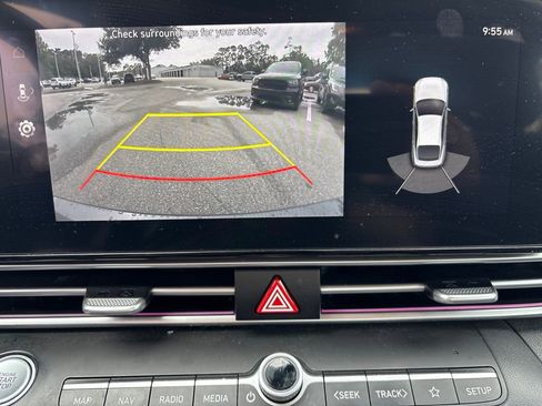 Used 2023 Hyundai Elantra Limited w/ Preferred Accessory Package FWD image 18