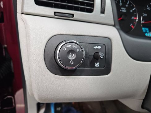 Used 2008 Chevrolet Impala LTZ FWD image 25