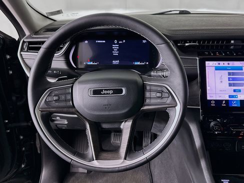 Used 2023 Jeep Grand Cherokee L Limited image 18