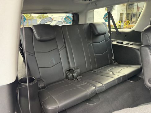 Used 2019 Cadillac Escalade ESV Luxury RWD image 14