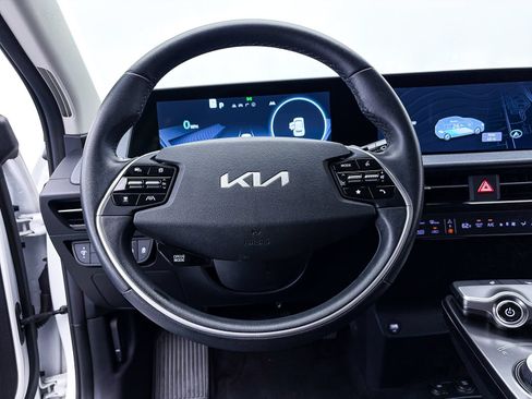 Certified 2022 Kia EV6 Light RWD image 29