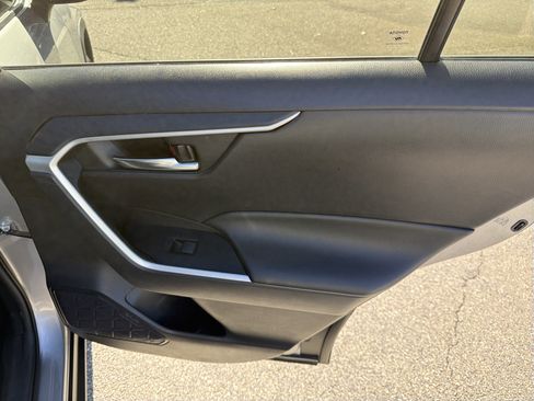 Used 2021 Toyota RAV4 XLE image 28