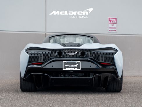 Used 2023 McLaren Artura RWD image 6