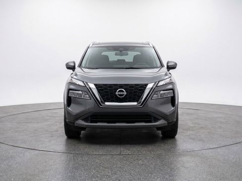 Used 2025 Nissan Rogue SV FWD image 2