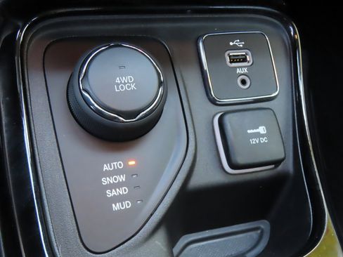 Used 2018 Jeep Compass Limited w/ Navigation Group image 11