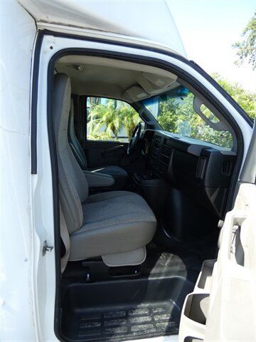Used 2017 Chevrolet Express 3500 RWD image 24