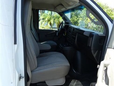 Used 2017 Chevrolet Express 3500 image 24