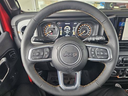 Used 2025 Jeep Wrangler Unlimited Sahara AWD/4WD image 20