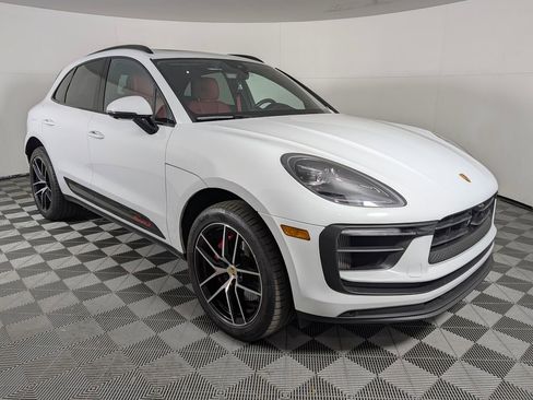 Certified 2023 Porsche Macan S image 9