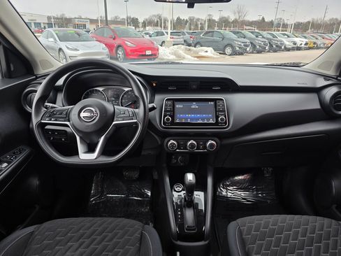 Used 2022 Nissan Kicks S image 11