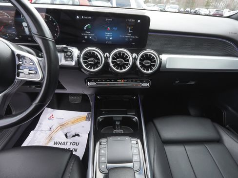 Used 2023 Mercedes-Benz GLB 250 4MATIC w/ Premium Package image 29