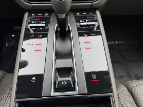 Certified 2023 Porsche Macan image 29