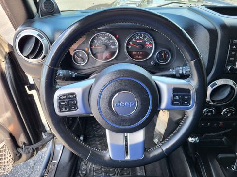 Used 2014 Jeep Wrangler Unlimited Rubicon AWD/4WD image 24