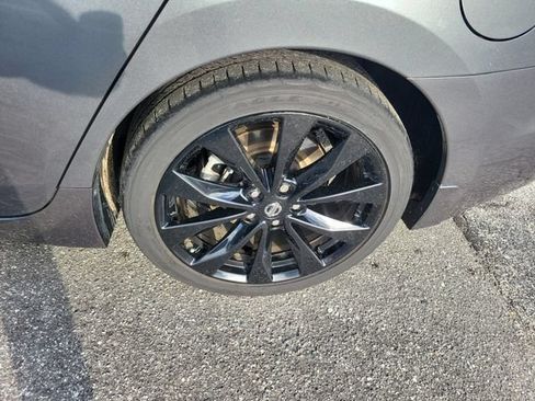 Used 2018 Nissan Maxima SR w/ Midnight Edition FWD image 6