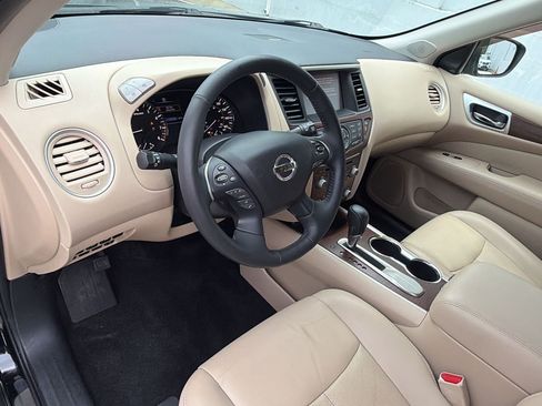 Used 2019 Nissan Pathfinder Platinum w/ Cargo Package FWD image 4