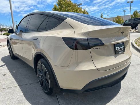 Used 2024 Tesla Model Y Long Range AWD/4WD image 5