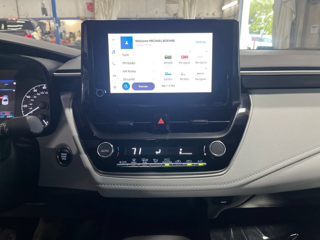 Used 2025 Toyota Corolla SE w/ Convenience Package FWD image 20