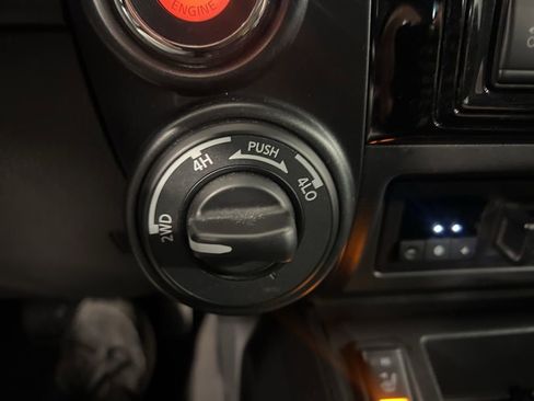 Certified 2024 Nissan Titan SV w/ SV Convenience Package image 53