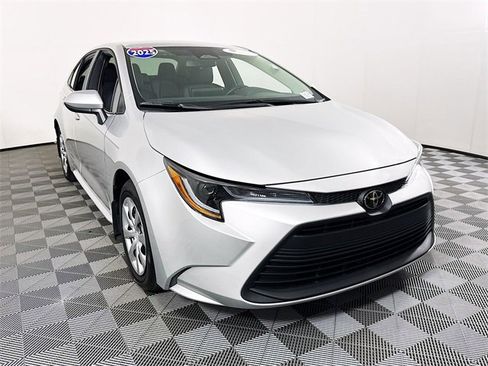 Certified 2025 Toyota Corolla LE image 1