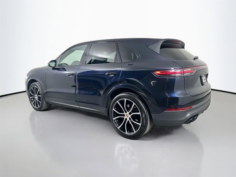 Certified 2023 Porsche Cayenne Platinum Edition image 3