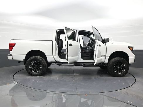 Used 2019 Nissan Titan SL w/ Midnight Edition AWD/4WD image 30