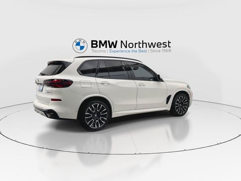 Used 2024 BMW X5 xDrive40i w/ M Sport Package AWD/4WD image 3