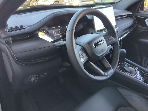 New 2026 Jeep Compass Latitude image 18