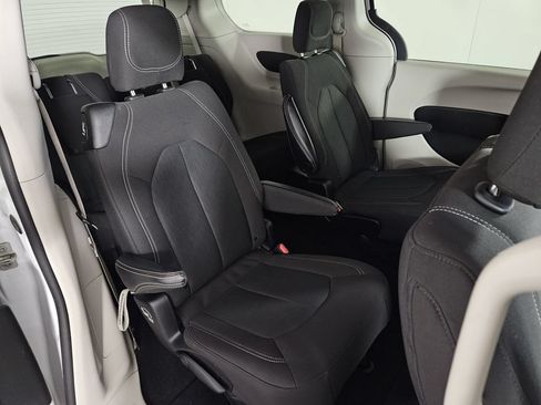 Used 2022 Chrysler Voyager LX FWD image 24
