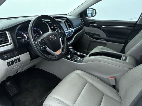 Used 2018 Toyota Highlander Limited image 12