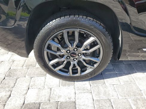 Used 2022 GMC Terrain Denali w/ Black Diamond Edition image 7