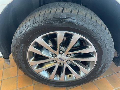 Used 2018 Ford Expedition Limited w/ Equipment Group 301A image 26