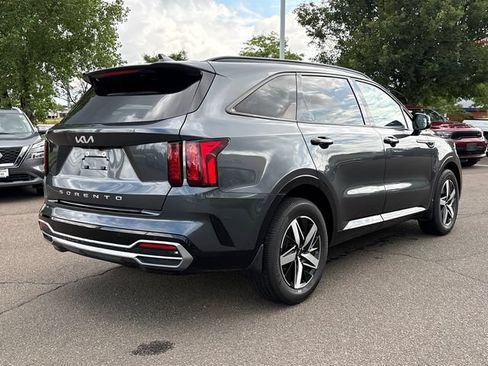 Used 2022 Kia Sorento S FWD image 2